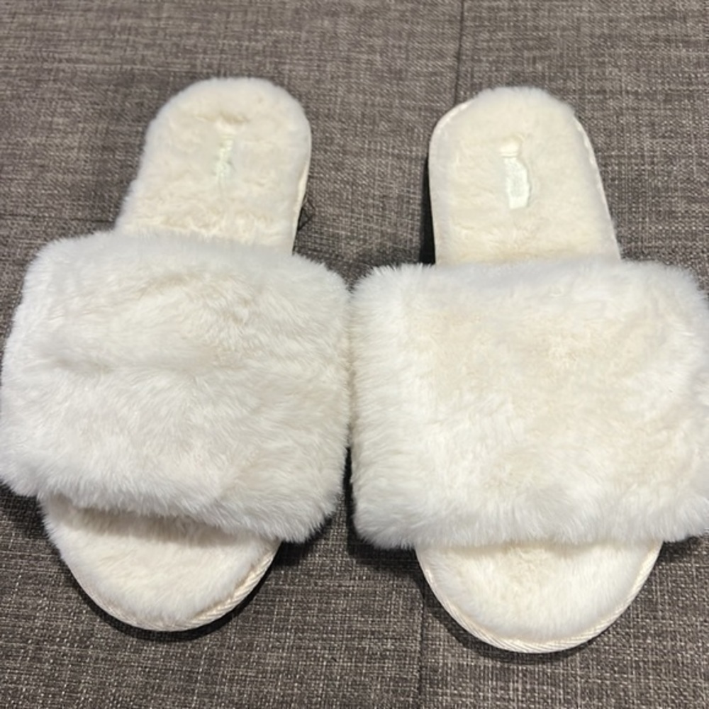 Skims Plushfuzzy Slippers